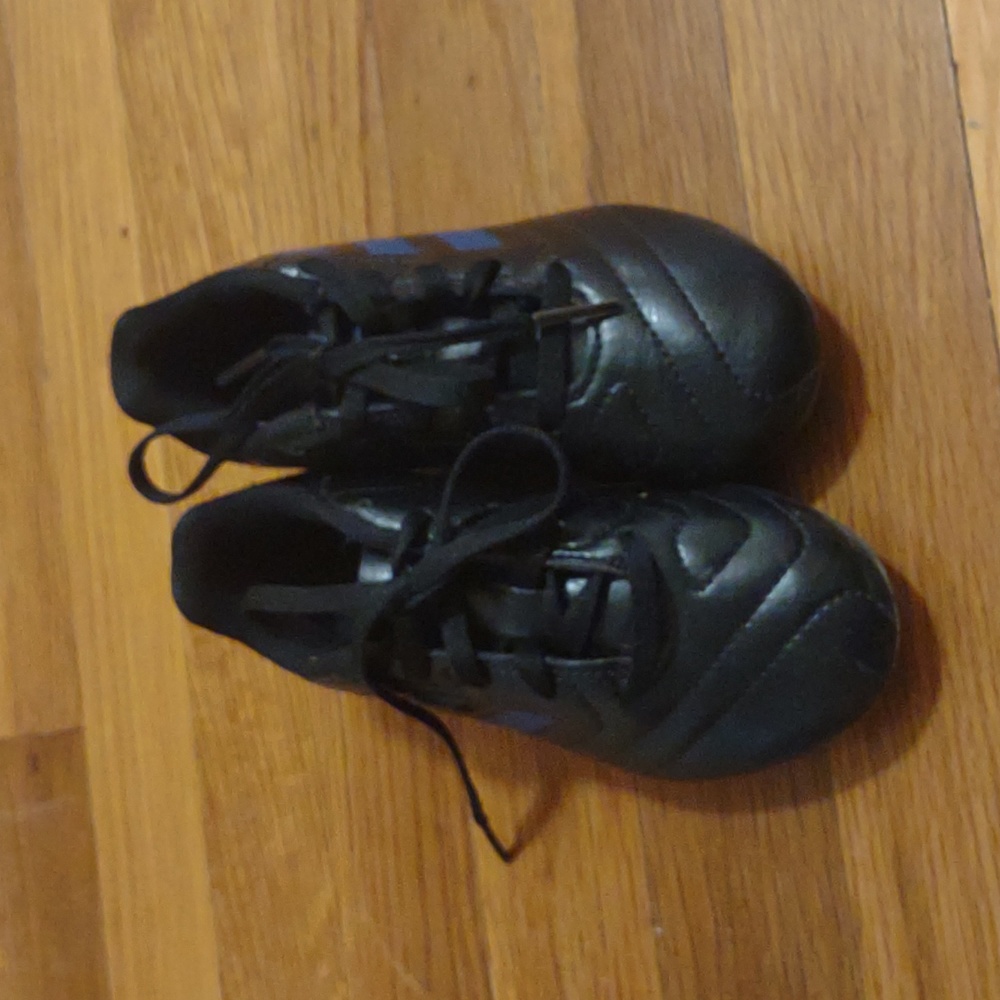 Adidas soccer cleats-size 11 kids
